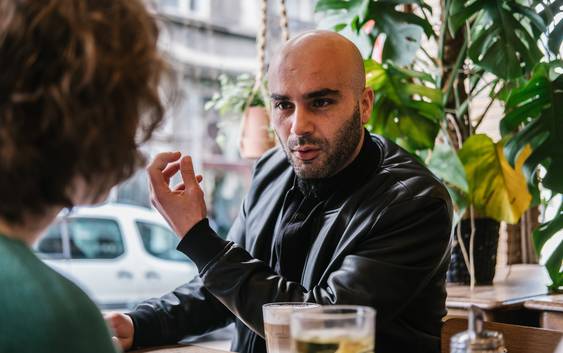 Mohamed El Bachiri schreef 'Een jihad van liefde' na de aanslagen in Brussel. Maar het leven valt hem steeds zwaarder