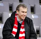 Ex-premier Leterme helpt de financiële fair play in het voetbal te bewaken: 