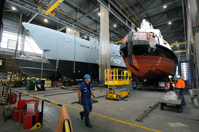 Schepen in aanbouw bij Damen Shipyards.