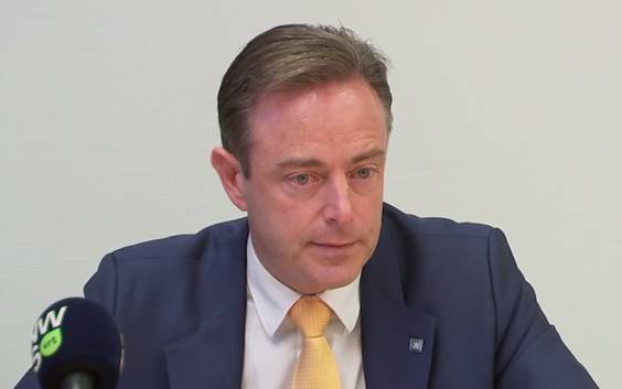 Emotionele De Wever belooft volledige transparantie in bouwdossiers: 
