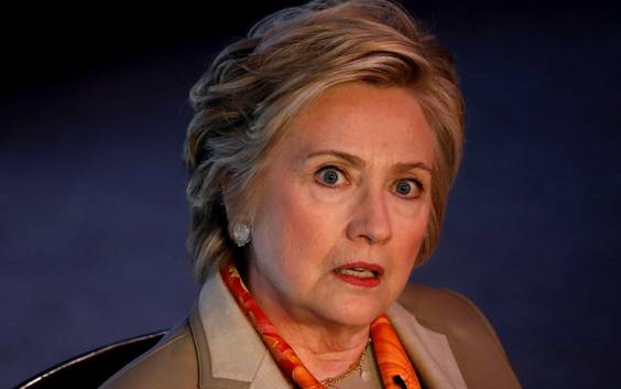 Clinton geeft nu iedereen schuld van verlies: Facebook, de partij en 