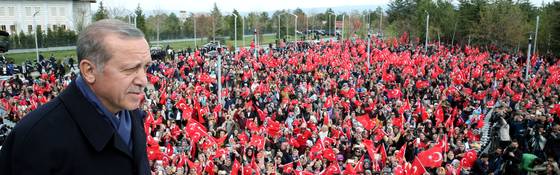 Bescheiden overwinningsfeestje in diep verdeeld Turkije is haast een anticlimax