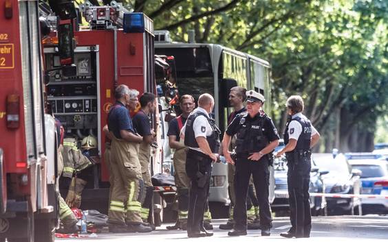 Negen gewonden bij mesaanval op bus in Duitse Lübeck, inzittenden overmeesteren dader 