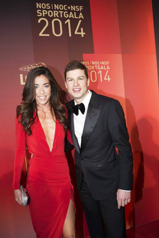 Naomi van As in gewaagde jurk naar Sportgala | TV & Radio ...