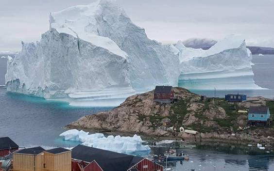 Vrees voor tsunami door immense ijsberg bij Groenland
