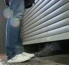 Hét beeld van de stroompanne in Gent: VTM-reporter interviewt rolluik