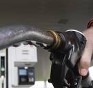 Omgekeerde wereld: Belgen tanken nu goedkoper in Nederland