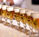 Niet meer dan 10 glazen alcohol per week en gratis water. Dit moet ons alcoholgebruik terugdringen