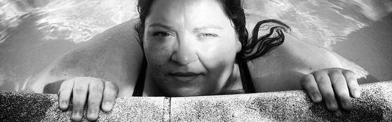 Deze dikke dames bijten van zich af