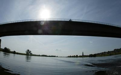 Die arme fietsers op de Rijnbrug