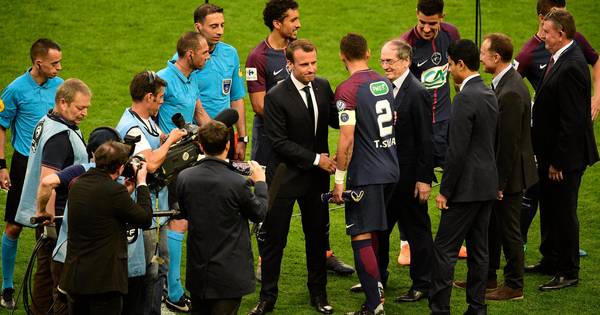Emmanuel Macron Hue Au Stade De France Hors Jeu 7sur7 Be