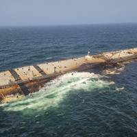Schip uit Russische schaduwvloot lekt steeds meer olie, grote ramp bij Oman dreigt