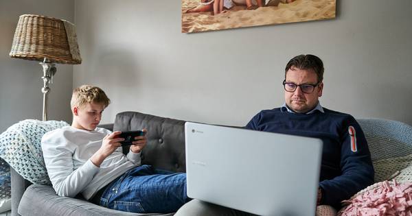 Hoenderloo-ouders zitten thuis met hun kind: 'kost je vreselijk veel energie' - De Stentor