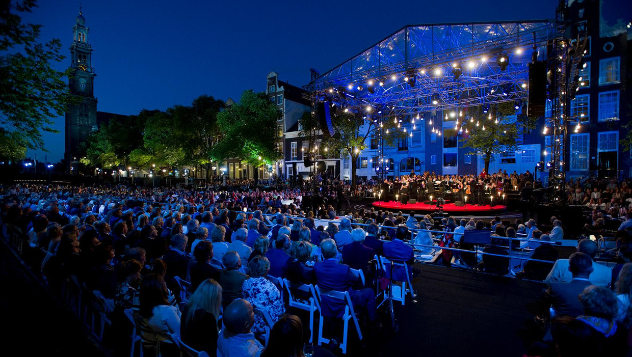 Duizenden genieten van Prinsengrachtconcert Het Parool