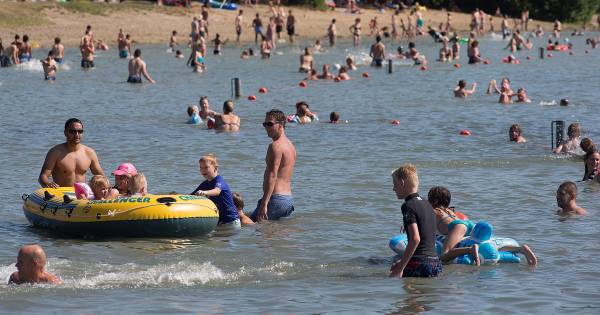 Zwemplas 't Hilgelo op slot, het is er te druk - De Gelderlander