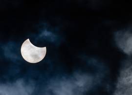 Dít zijn de indrukwekkendste foto’s van de gedeeltelijke zonsverduistering