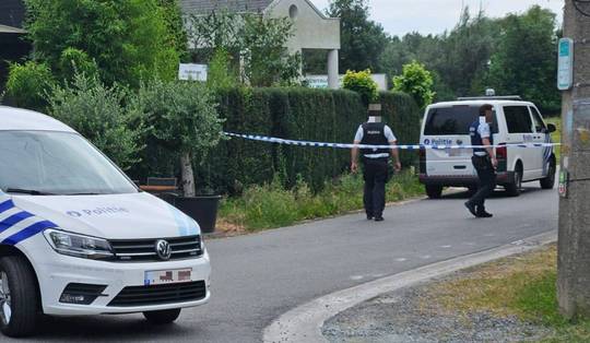 Landbouwer (92) verschanst zich met wapens in boerderij in Destelbergen