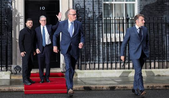 Zelensky brieft NAVO en EU over gesprekken met VS • Russische vrachtschepen varen helft van de tijd ‘onzichtbaar’ rond