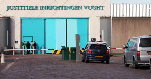 Vrouw gebruikt kind (3) om drugs in gevangenis Vught te krijgen - AD.nl