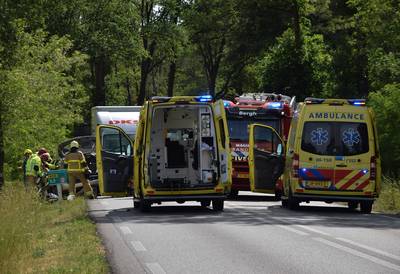 Auto raakt van de weg bij Zeddam, inzittende bekneld