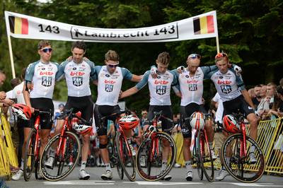 Geneutraliseerde etappe in Polen eindigt met minuut stilte voor Lambrecht