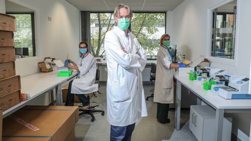 Op bezoek in het ‘superlabo’ dat ons uit deze chaos moet loodsen