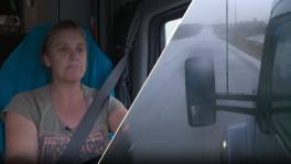 Zien: Lady trucker Ann rijdt met haar truck door orkaan