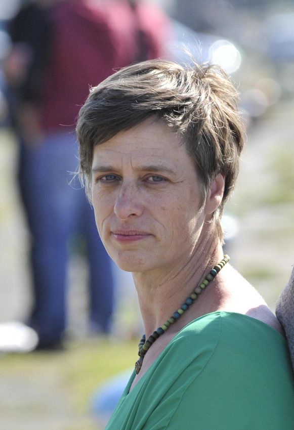 Moeder En Zoon In Stoelendans Bij Pvda Antwerpen In De Buurt Hln