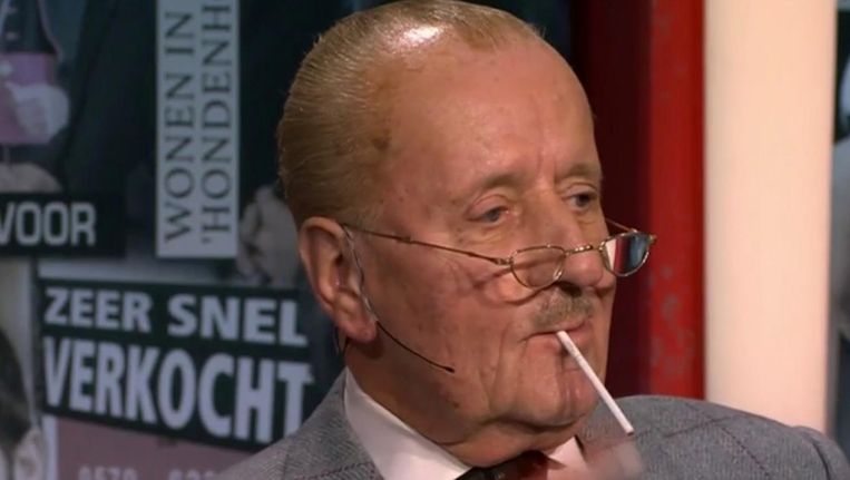 NVWA onderzoekt rokende Theo Hiddema op tv | Het Parool