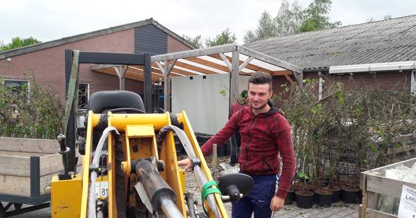 Slapen in oude biggenstal in Olland voor asperge- en fruitoogst - BD.nl