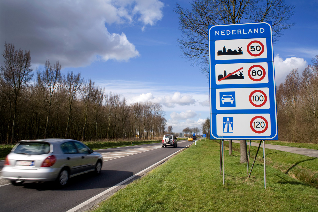 Lezers reageren Moet de maxi­mum­snel­heid binnen de bebouwde kom terug naar 30 kilometer? Trouw