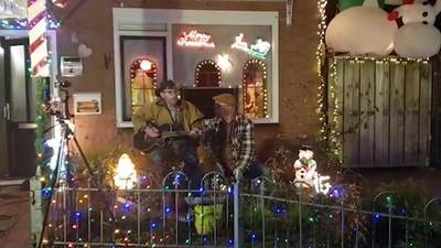 Kersthuis van Hengelose Dennis is populaire plek om clips op te nemen