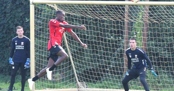 Sterke Belgische spits Ngombo tekent contract voor jaar bij GA Eagles - De Stentor