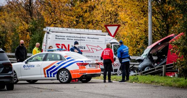 Drie doden na ongeval met spookrijder op E19 in België, bestuurder vluchtte voor politie.