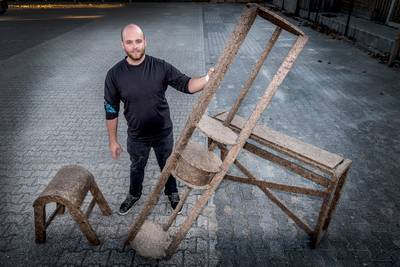 Meubels van jeans of paardenpoep, waarom niet?