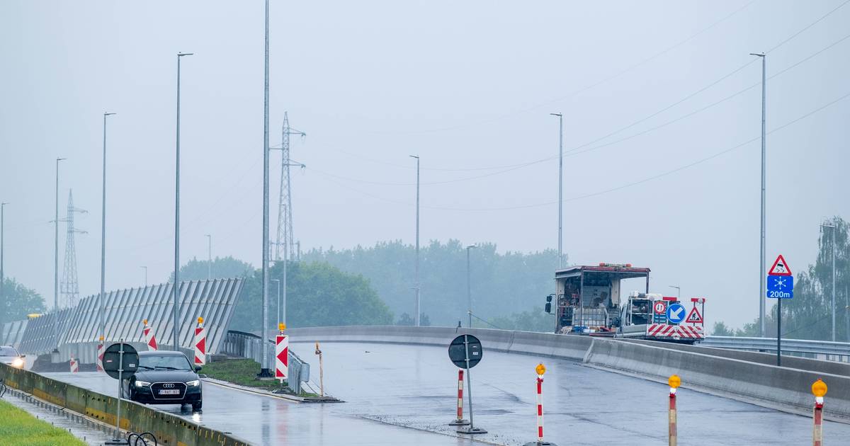 Fly-over aan kruispunt R6-Antwerpsesteenweg donderdagavond ...