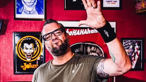 Alex Agnew moet 70 shows schrappen: Ik verlies een bedrag met veel nullen