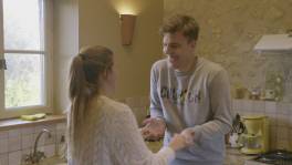 Sander is heel erg onder de indruk van het topje van Kaylee