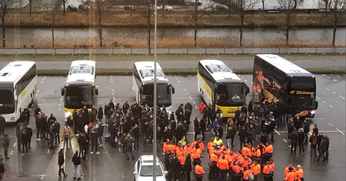 22 bussen Twente-fans onderweg naar Volendam | FC Twente ...