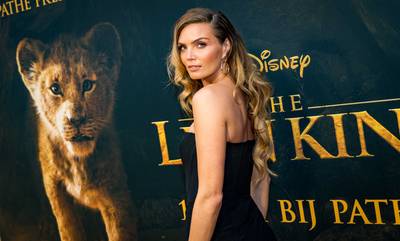 Gabber Kim hakt erop los, Roxeanne in sneltreinvaart de glijbaan af