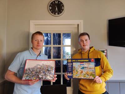 Rietmolenaren puzzelen vanwege corona thuis 1000 stukjes in elkaar