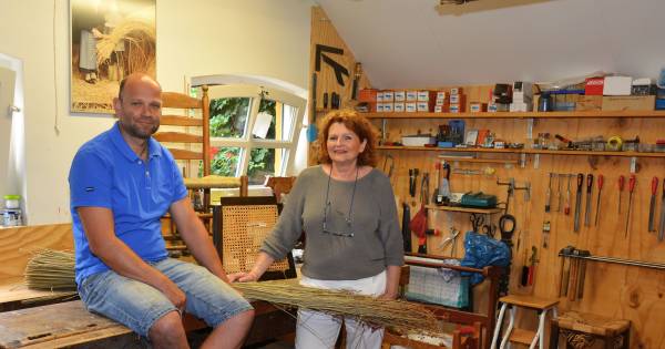 Liefde voor het stoelenmatten volledig overgeslagen van moeder op zoon
