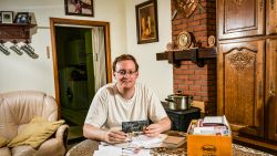 Derek (29) beleeft toch nog prettige feestdagen dankzij kaartjes van lezers: "Eenzaam sinds mijn vierde, maar wie weet wat 2019 brengt?"