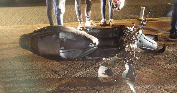 Scooterrijder met spoed naar ziekenhuis na aanrijding in Westerhaar-Vriezenveensewijk - Tubantia