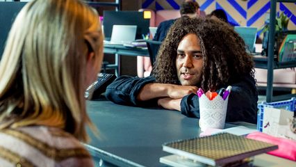 48. Kiest Lisa voor Mikhel?