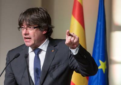 Afgezette Puigdemont wil Spanje voor internationale rechter