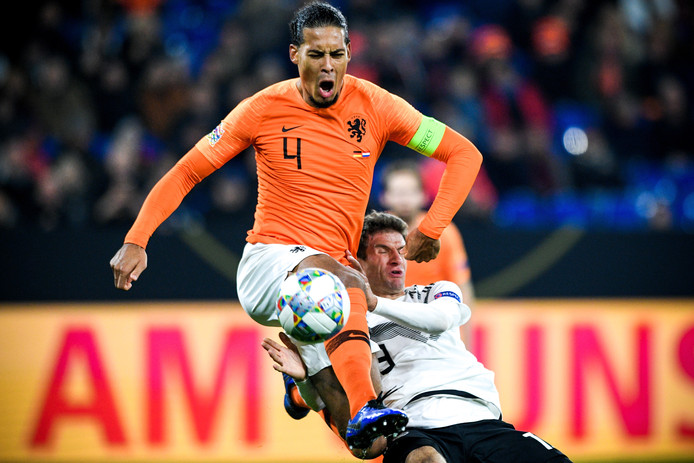 Германия - Нидерланды 2:2. После футболки Тона Куман подтёрся ещё и командой Лёва - изображение 3