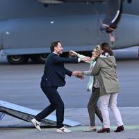 ‘Bij de onderhandelingen kreeg Alexander De Croo een brullende Iraanse president aan de lijn’: docu over ruildeal Olivier Vandecasteele