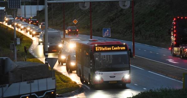 Politie Veenendaal gaat illegaal sluipverkeer uit Veenendaal-Oost controleren.