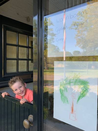 Kinderen tekenen hun eigen droomboom voor een groener Hof van Twente